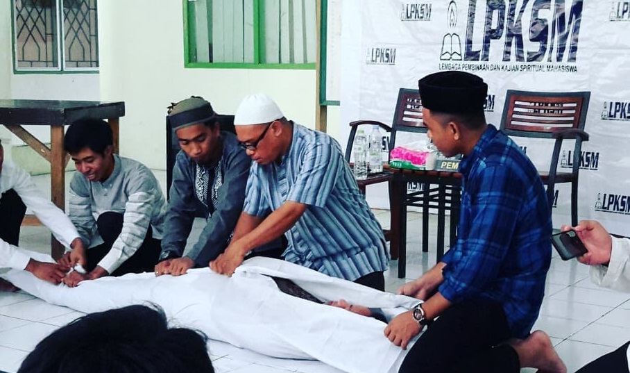 Metode Unik, Peserta Antusias Ikuti Pelatihan Penyelenggaraan Jenazah LPKSM Makassar