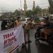 Gerimis Tak Halangi Antusiasme PP LIDMI Tebar Ifthar Ke Masyarakat