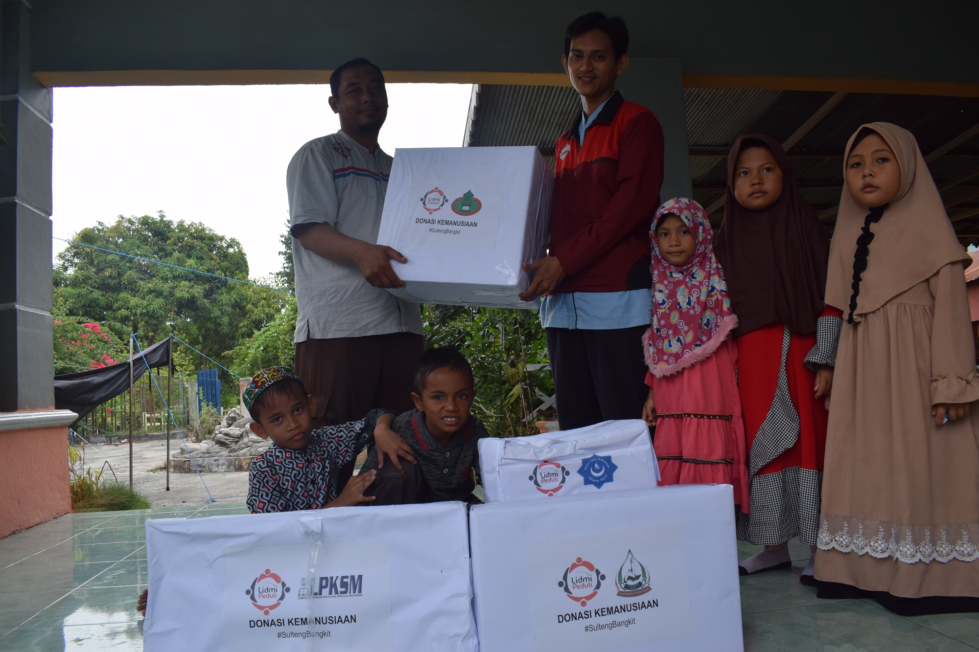 Ketua Umum PP Lidmi Serahkan Donasi Inventaris untuk SD IT Insan Gemilang Kabupaten Sigi Sulteng