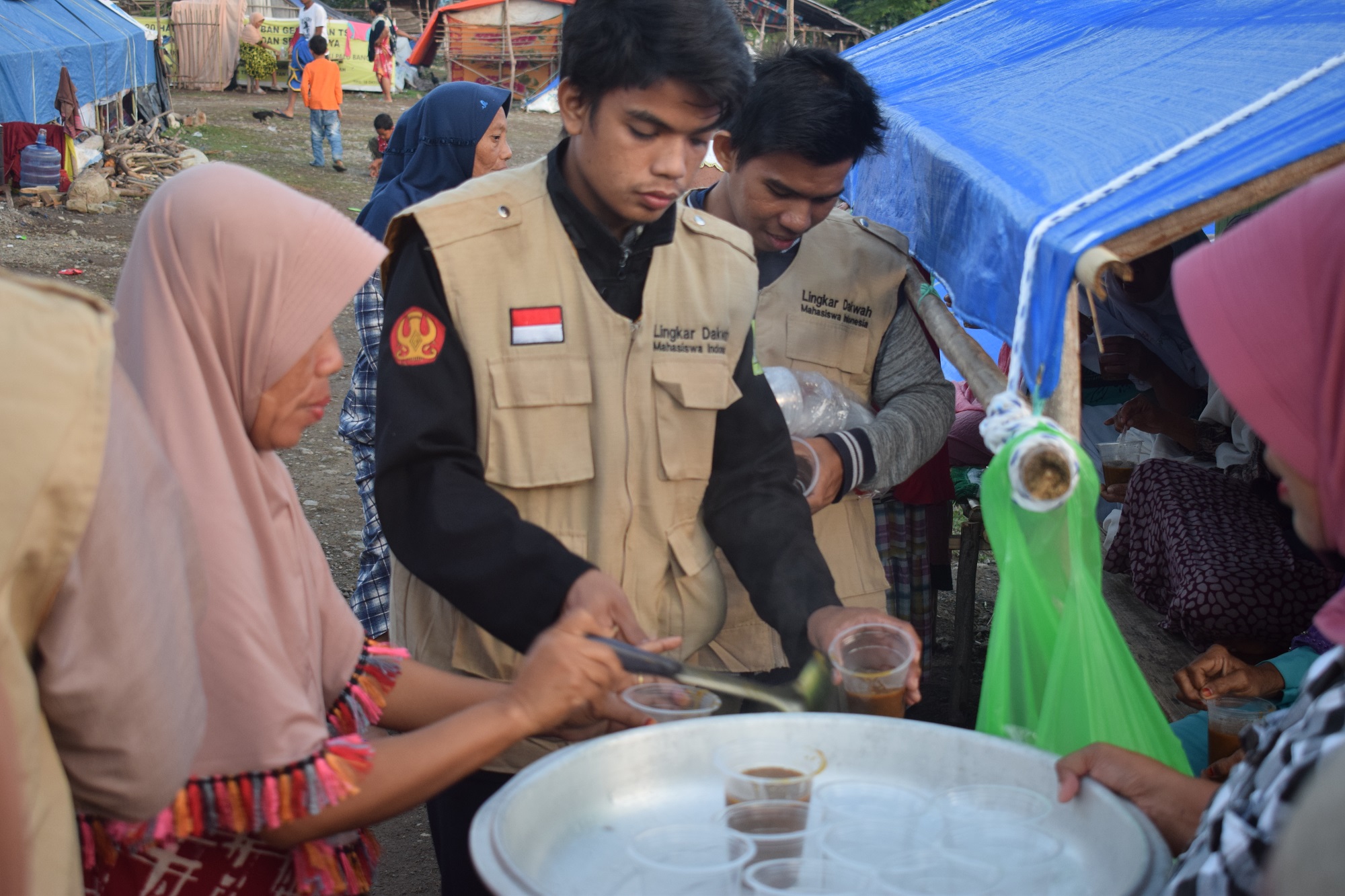 Unik, Ini Cara Lidmi Palu Bangkitkan Semangat Shalat Subuh Berjamaah di Posko Pengungsian