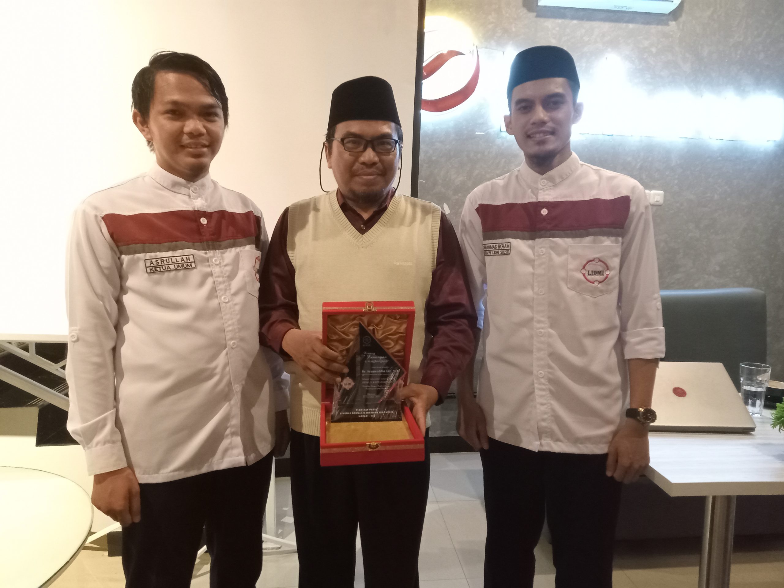 Diskusi Kepemimpinan LIDMI, Pendiri INSISTS Sampaikan Konsep Adab dalam Melahirkan Pemimpin Beradab