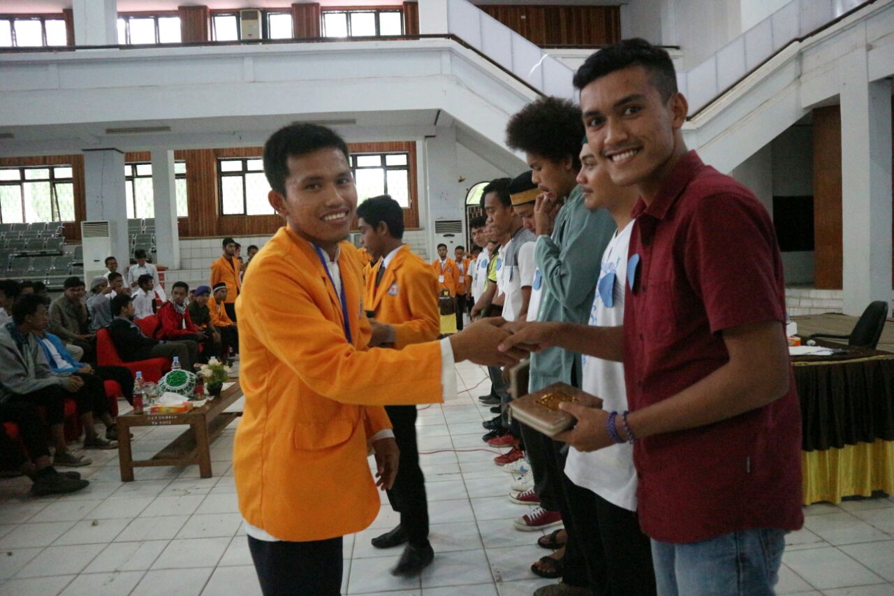 Masya Allah, LDK Ulul Albaab Universitas Haluoleo Salurkan 250 Wakaf Mushaf Alquran