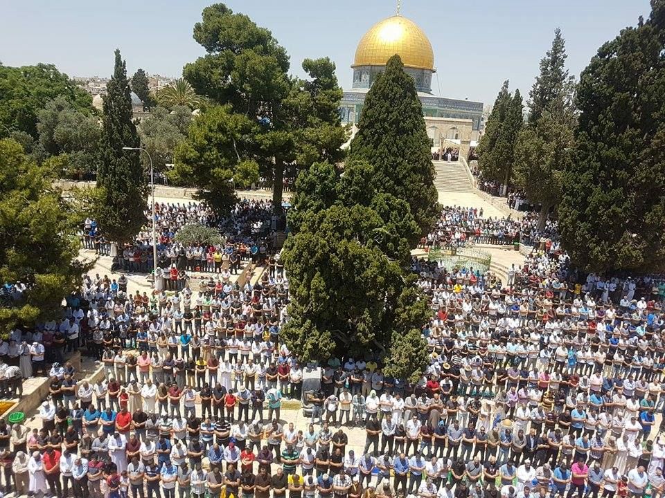 Jumat Perdana Ramadhan, Puluhan Ribu Muslim Palestina ‘Serbu’ Masjid Al-Aqsa
