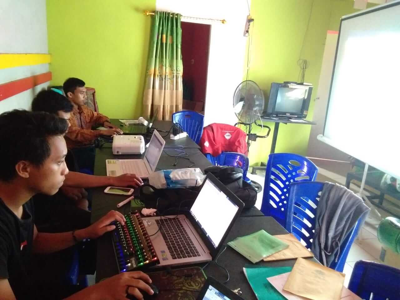 PD LIDMI Bulukumba dan LDK Ibnu Taimiyah STKIP Muhammadiyah Bulukumba Adakan Workshop IT