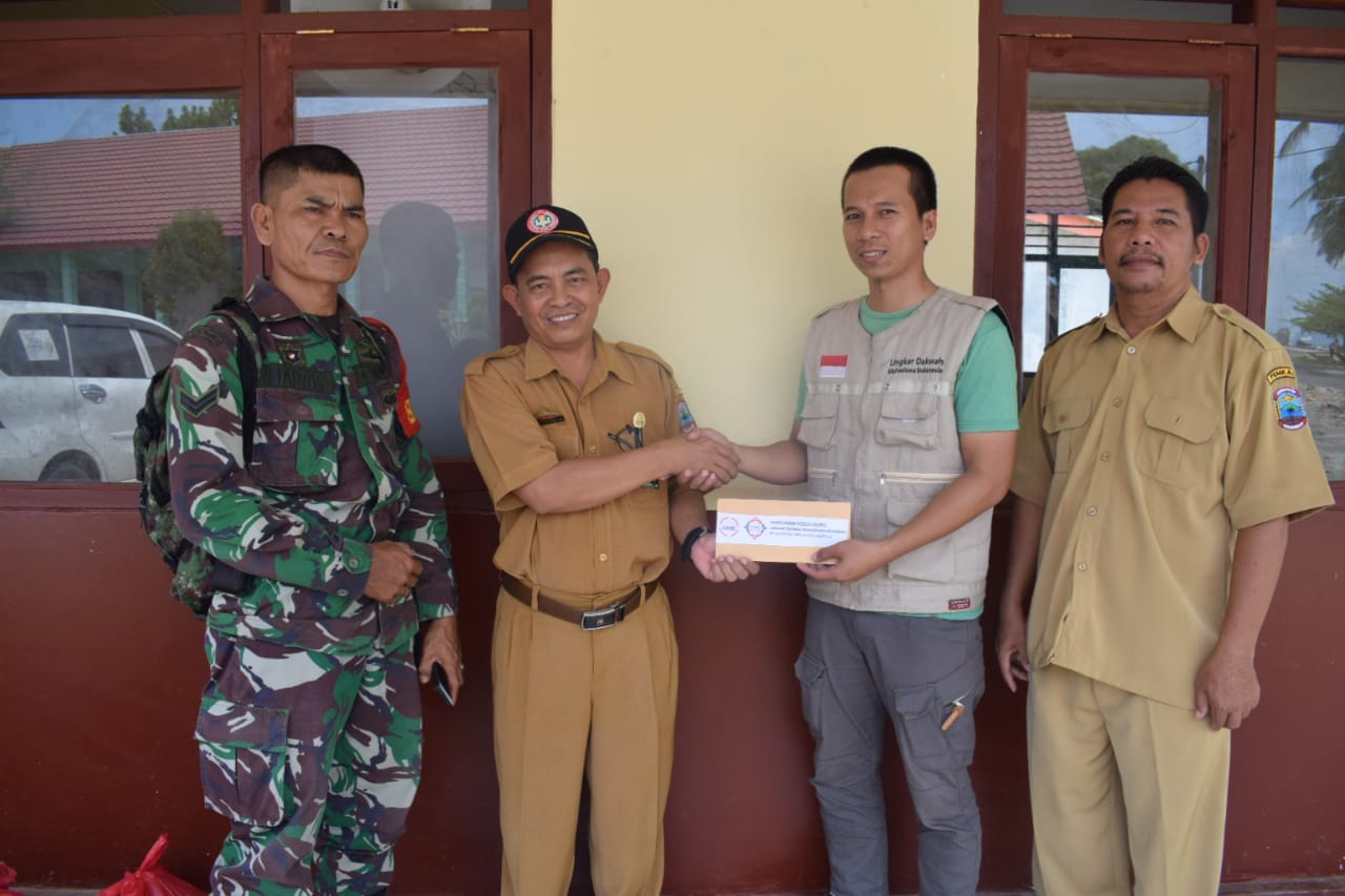 Bangkitkan Pendidikan Pasca Tsunami Selat Sunda, PP Lidmi Berikan Santunan kepada Guru Sekolah