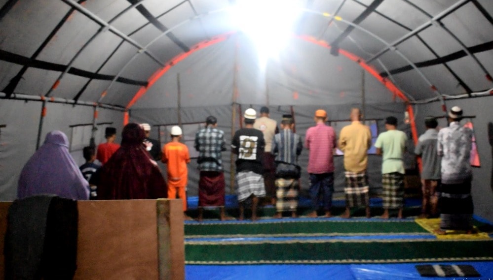 Gotong Royong Bersama Korban Tsunami, PP LIDMI Dirikan Musholla Darurat di Desa Kunjir Lampung Selatan