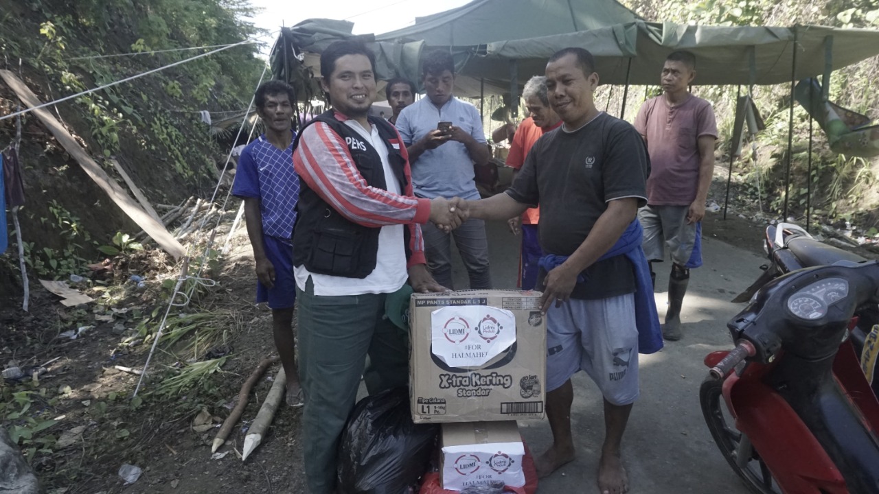 Lidmi Peduli Salurkan Bantuan Ke Kamp Pengungsian Balitata Gane Barat, Halsel