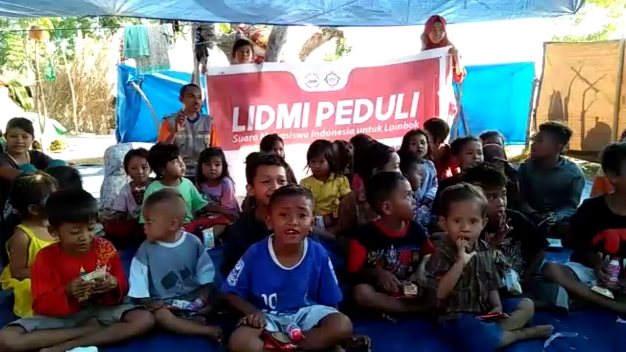Hilangkan Trauma Pasca Gempa, Relawan Lidmi Peduli Hibur Anak-anak di Lombok Utara