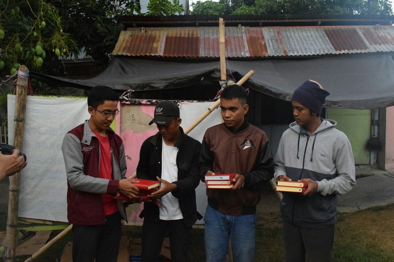 LDK MPM Unhas Salurkan Bantuan Alquran di Lokasi Terdampak Gempa Sul-Teng